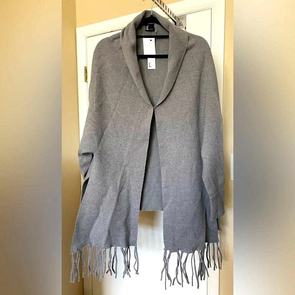 NWT Love Token Oakley Fringed Poncho Cardigan Gray Size Medium/Large